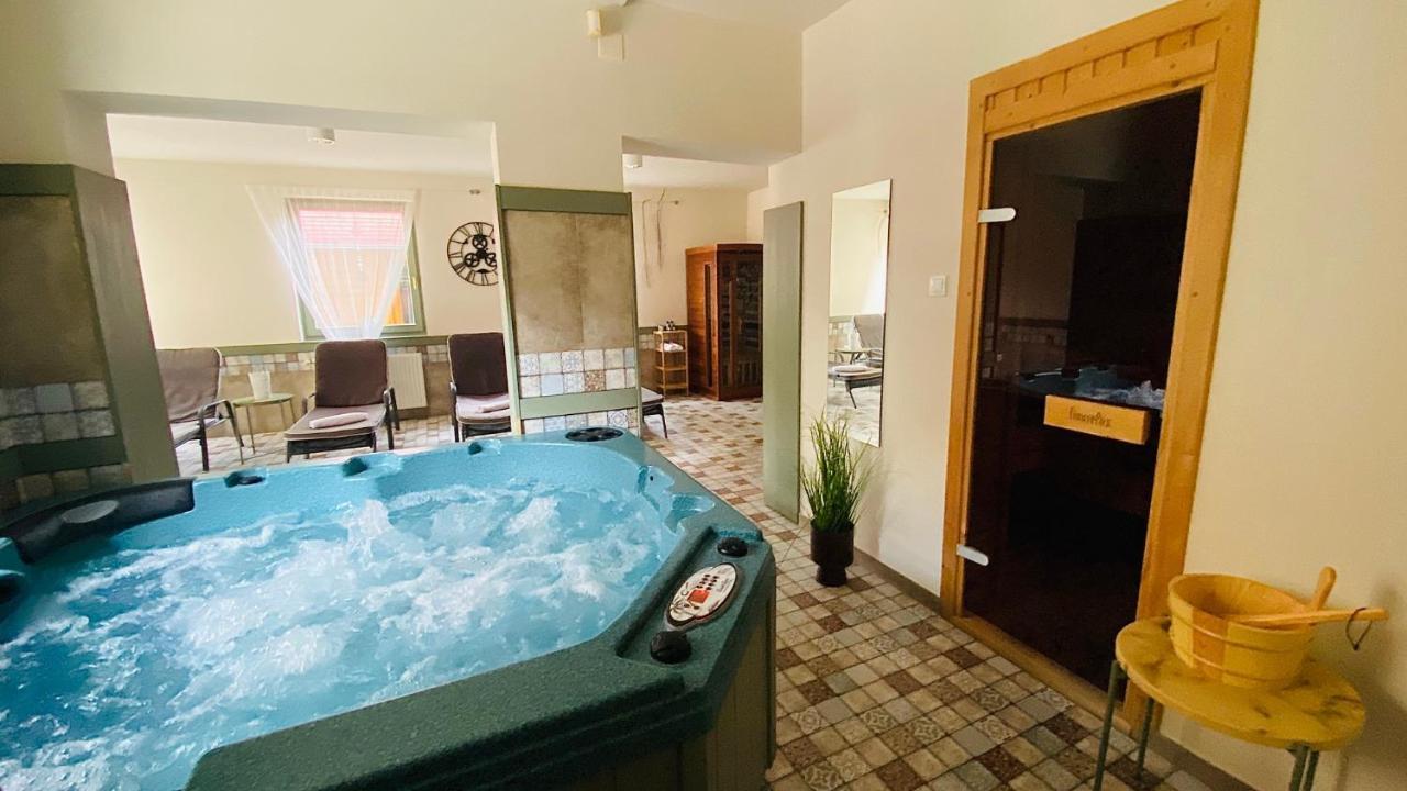 Villa Oliva Boutique Rooms Zamárdi Eksteriør billede