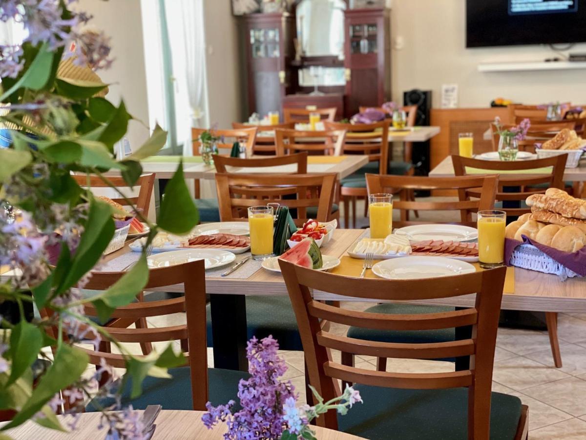 Villa Oliva Boutique Rooms Zamárdi Eksteriør billede