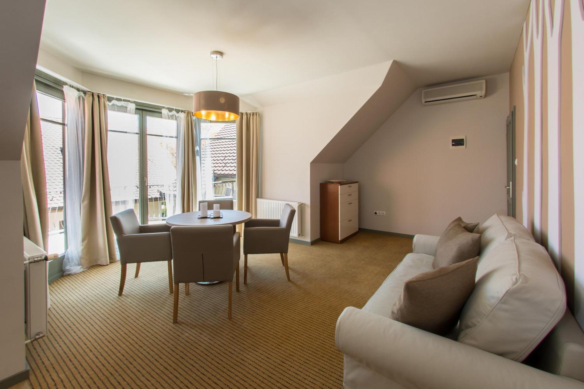 Villa Oliva Boutique Rooms Zamárdi Eksteriør billede