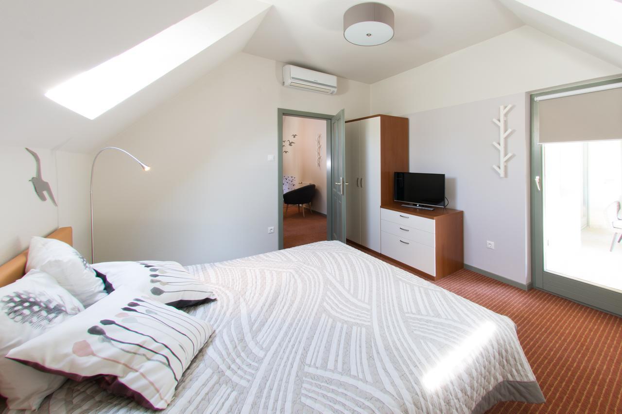Villa Oliva Boutique Rooms Zamárdi Eksteriør billede