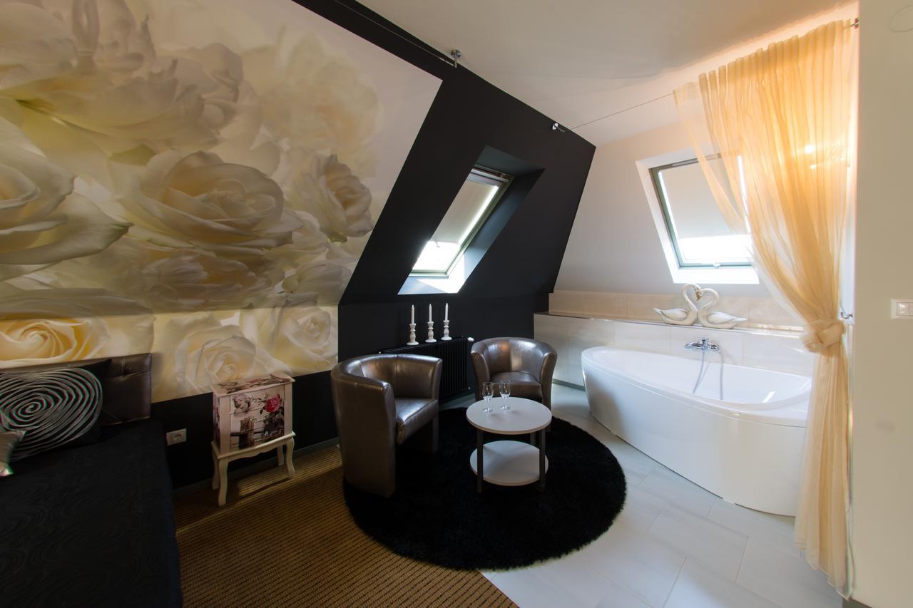 Villa Oliva Boutique Rooms Zamárdi Eksteriør billede