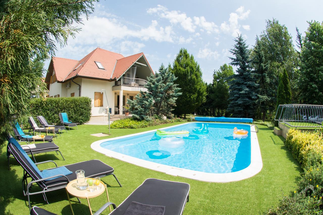 Villa Oliva Boutique Rooms Zamárdi Eksteriør billede