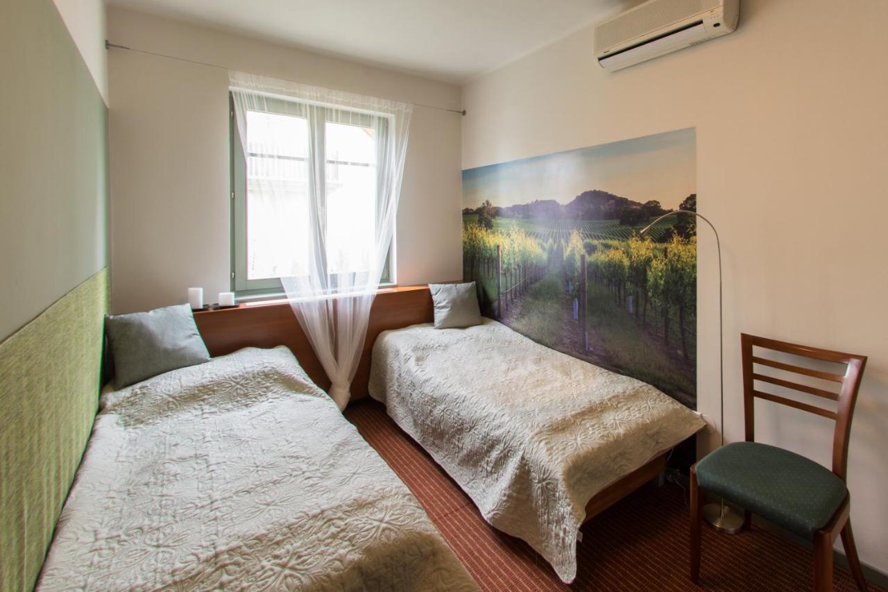 Villa Oliva Boutique Rooms Zamárdi Eksteriør billede