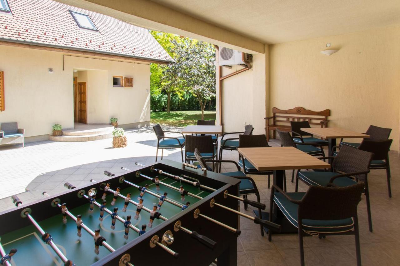 Villa Oliva Boutique Rooms Zamárdi Eksteriør billede