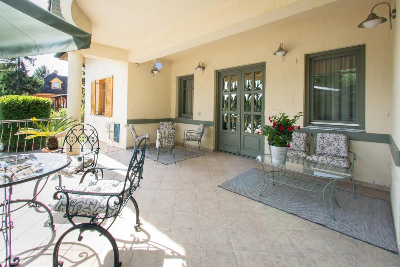Villa Oliva Boutique Rooms Zamárdi Eksteriør billede