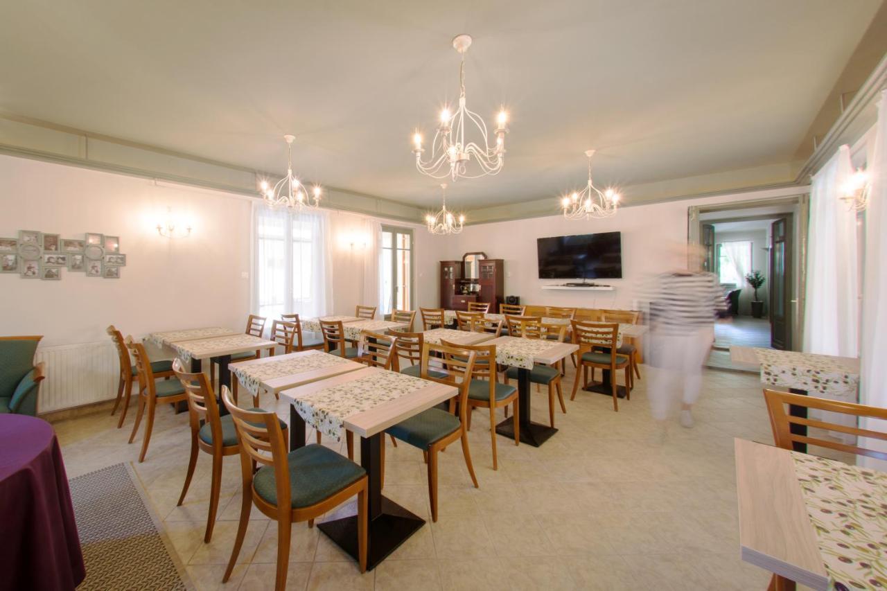 Villa Oliva Boutique Rooms Zamárdi Eksteriør billede