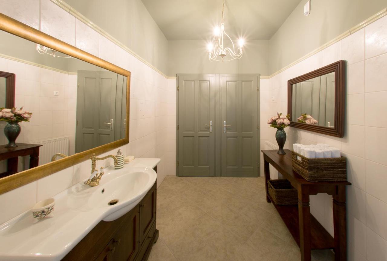 Villa Oliva Boutique Rooms Zamárdi Eksteriør billede