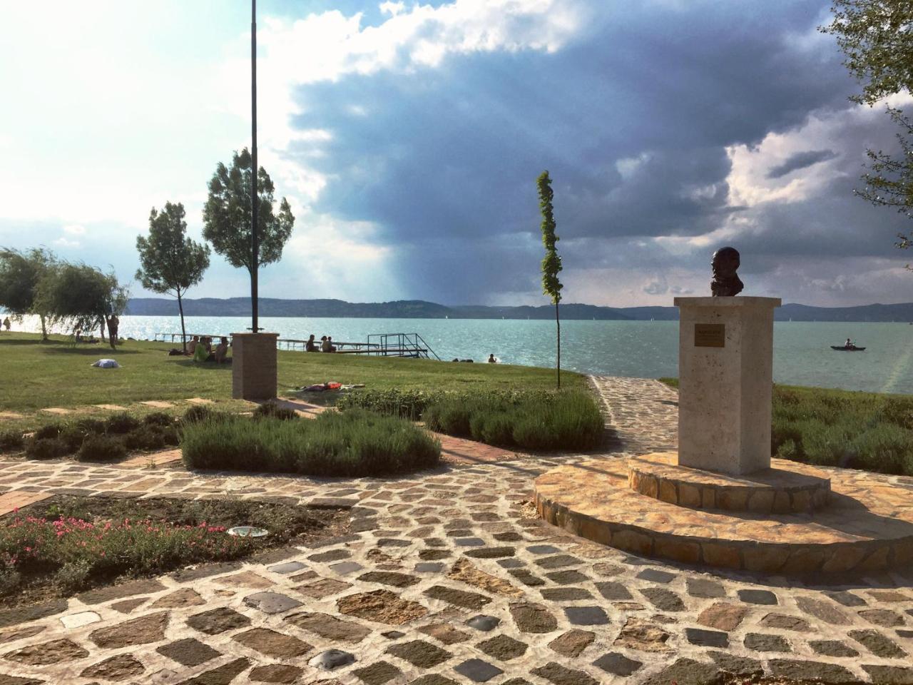 Villa Oliva Boutique Rooms Zamárdi Eksteriør billede